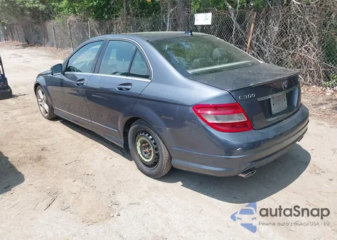 2011 Mercedes-Benz C 300 Luxury 4Matic/Sport 4Matic z USA, uszkodzony, nr VIN WDDGF8BB8BR183467